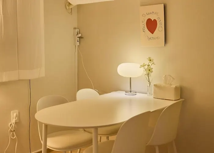 10 Min To Sillim & Seowon Station, Cozy Studio, Luggage Storage