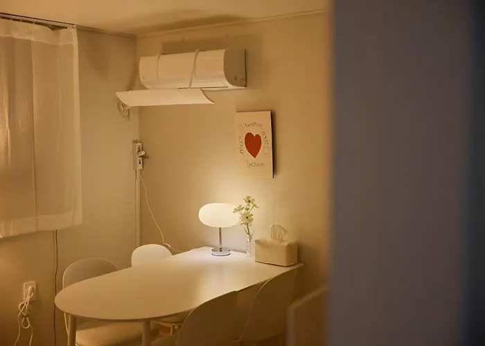 10 Min To Sillim & Seowon Station, Cozy Studio, Luggage Storage