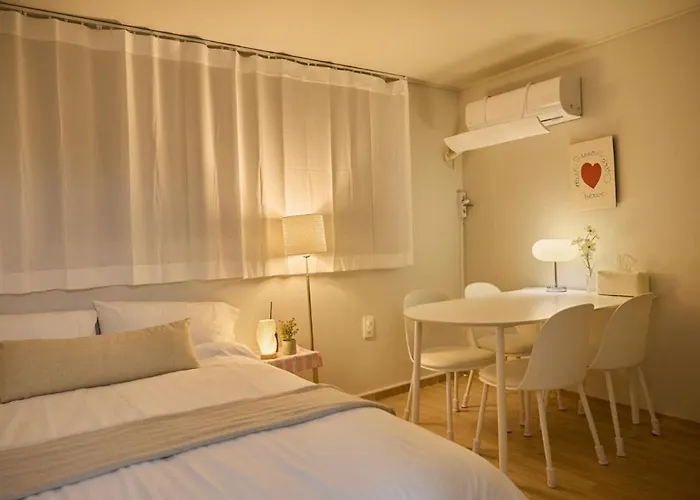 10 Min To Sillim & Seowon Station, Cozy Studio, Luggage Storage *