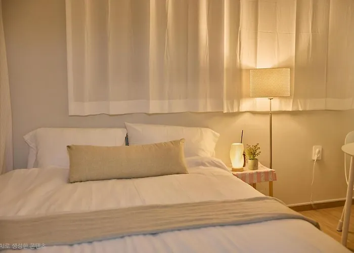 10 Min To Sillim & Seowon Station, Cozy Studio, Luggage Storage *
