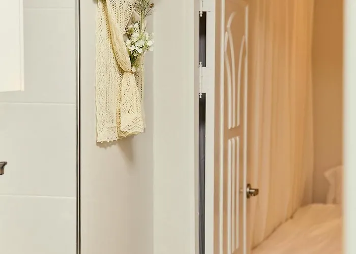 10 Min To Sillim & Seowon Station, Cozy Studio, Luggage Storage